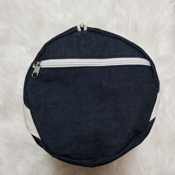 📍NWOT | GYM & JUICE Duffle Bag - Picture 3 of 8